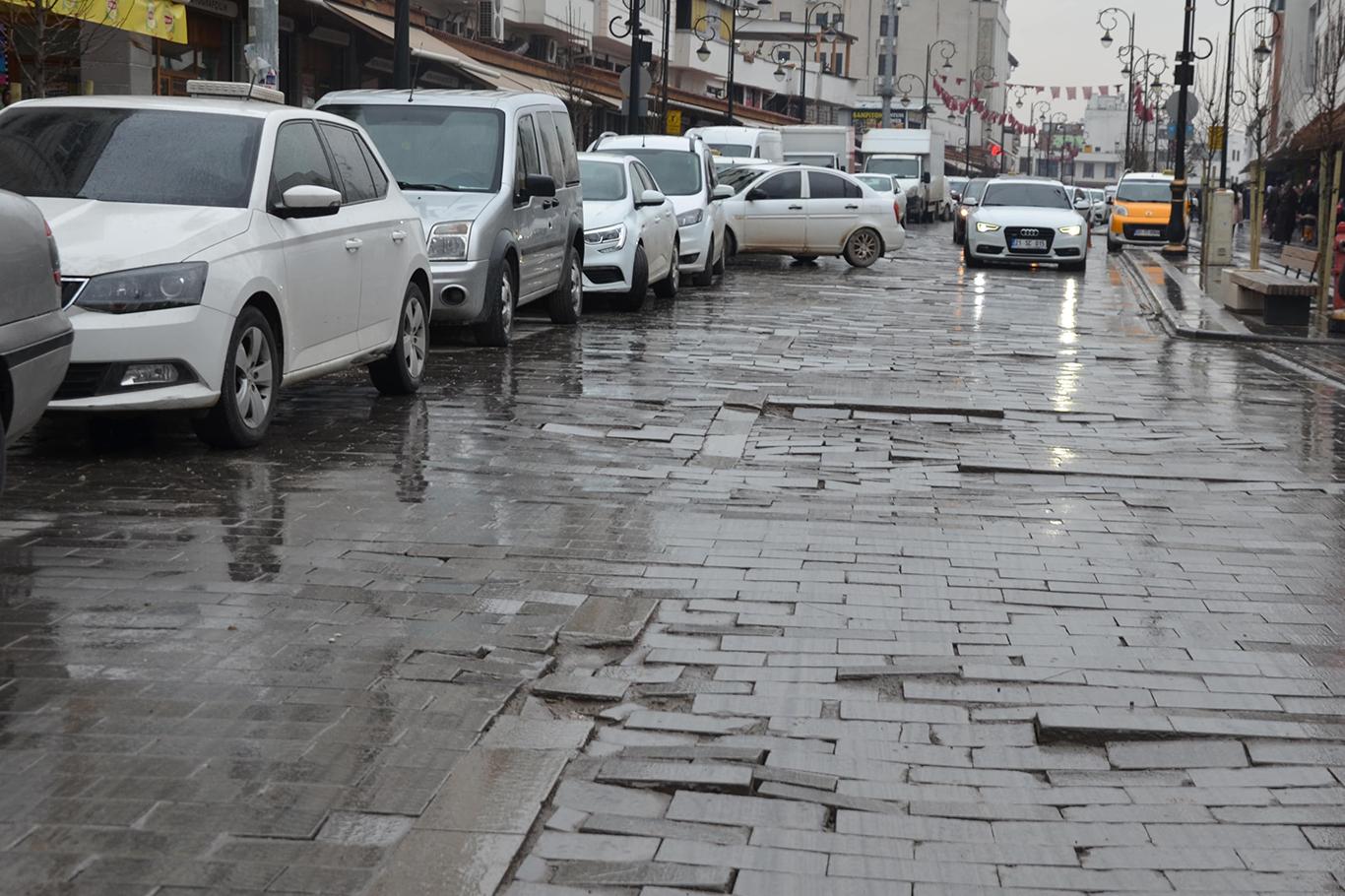Diyarbakırlı vatandaşlar: Melik Ahmet Caddesinin bu hali tarihi Sur ilçemize yakışmıyor